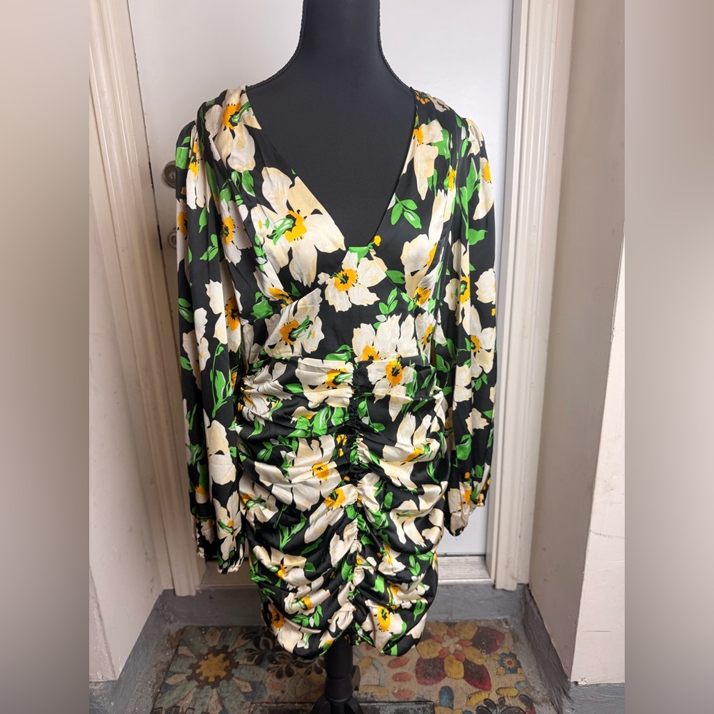 Astr Black Floral Ruched V-Neck Long Sleeve Dress